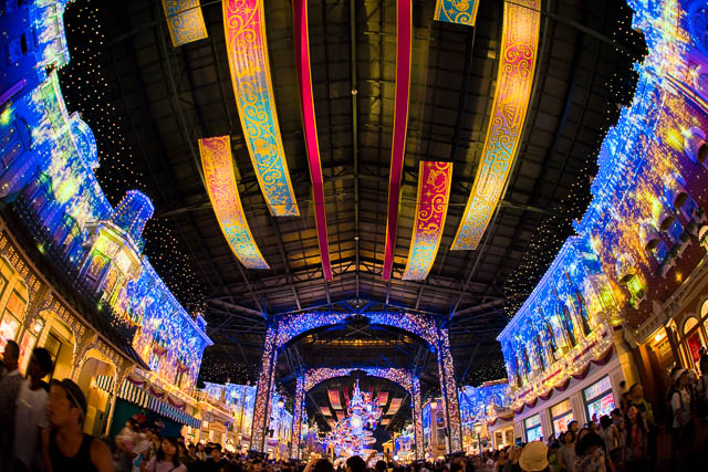 【35周年ディズニーランド】“Happiest Celebration!”で撮影を楽しむ祝祭のパーク（その3：夜景とワールドバザール）