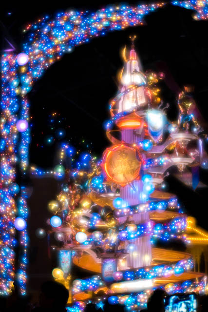 【35周年ディズニーランド】“Happiest Celebration!”で撮影を楽しむ祝祭のパーク（その3：夜景とワールドバザール）