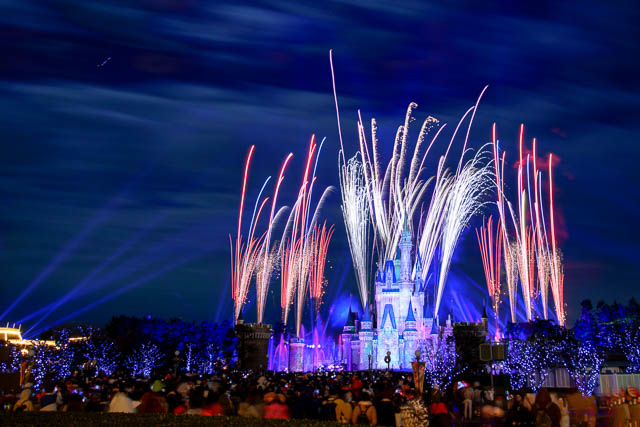 【ディズニーリゾート】夜景やイルミネーションの撮影に便利！三脚代わりの自作ビーンズバッグで長時間露光に挑戦　ナイトタイムスペクタキュラー Celebrate! Tokyo Disneyland